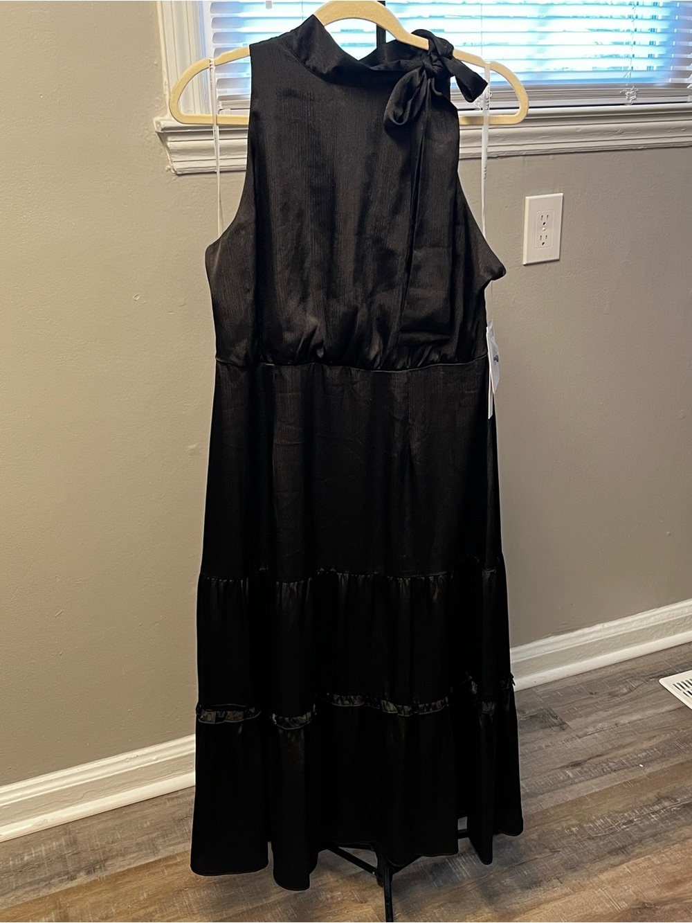 Nicole Miller Elegant Black Tie-Neck Maxi Dress - Women